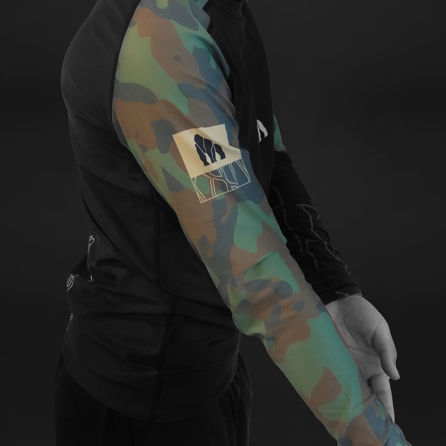 Camo wave Long Sleeve Rash Guard